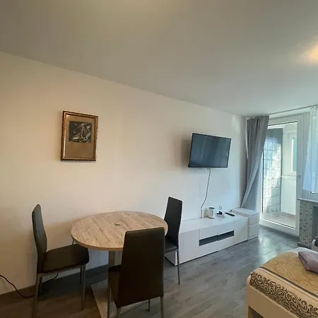 Monteurwohnung Fuer 5 Personen, *