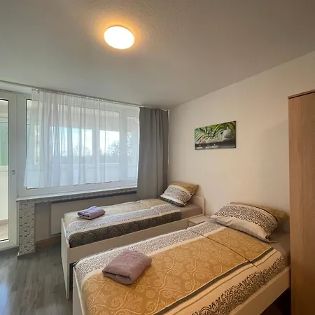 Monteurwohnung Fuer 5 Personen, Apartmán