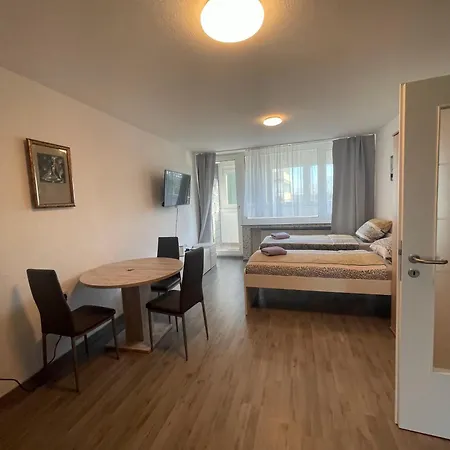 Monteurwohnung Fuer 5 Personen, *