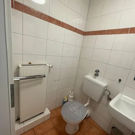 Monteurwohnung Fuer 5 Personen, *