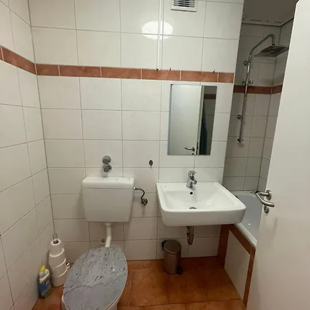 Monteurwohnung Fuer 5 Personen, *