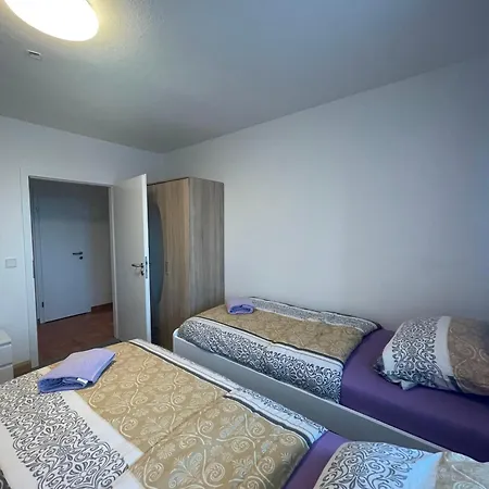 Monteurwohnung Fuer 5 Personen, Apartment Marl